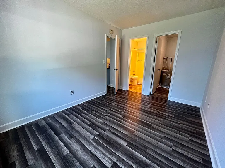 Creekside Apartments — Photo 14
