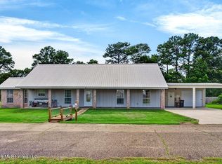 5 N Reba Dr, Carriere, MS 39426