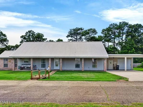 5 N Reba Dr, Carriere, MS 39426