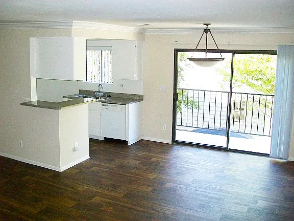 Kester Apartments — Photo 6