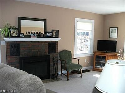 4th image of 184 Baird Ave
