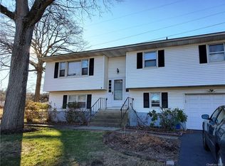 6 Dogwood Ln, Stony Pt, NY 10980