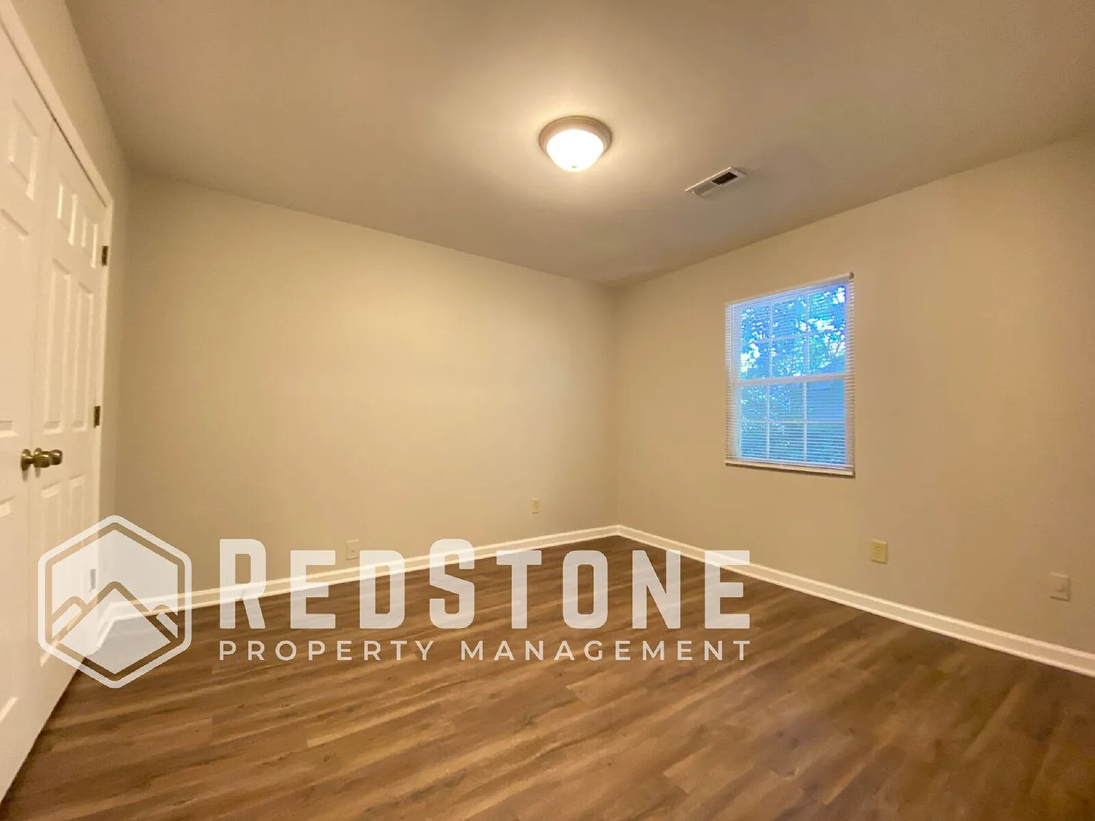 1 bed, 1.0 bath, $825 — Photo 2