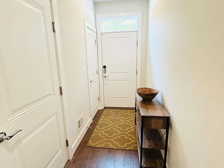 913 King Farm Blvd — Photo 4