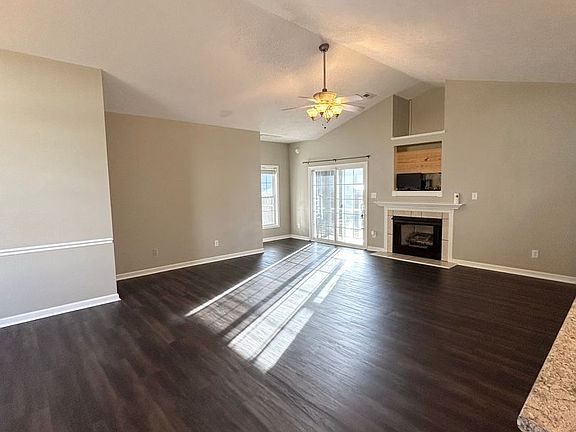 3rd image of 104 Dellview Ct