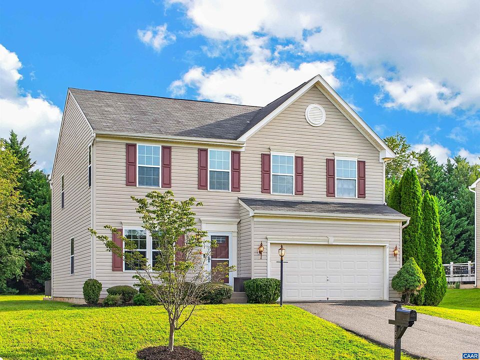 1st image of 153 Larchmont Cir