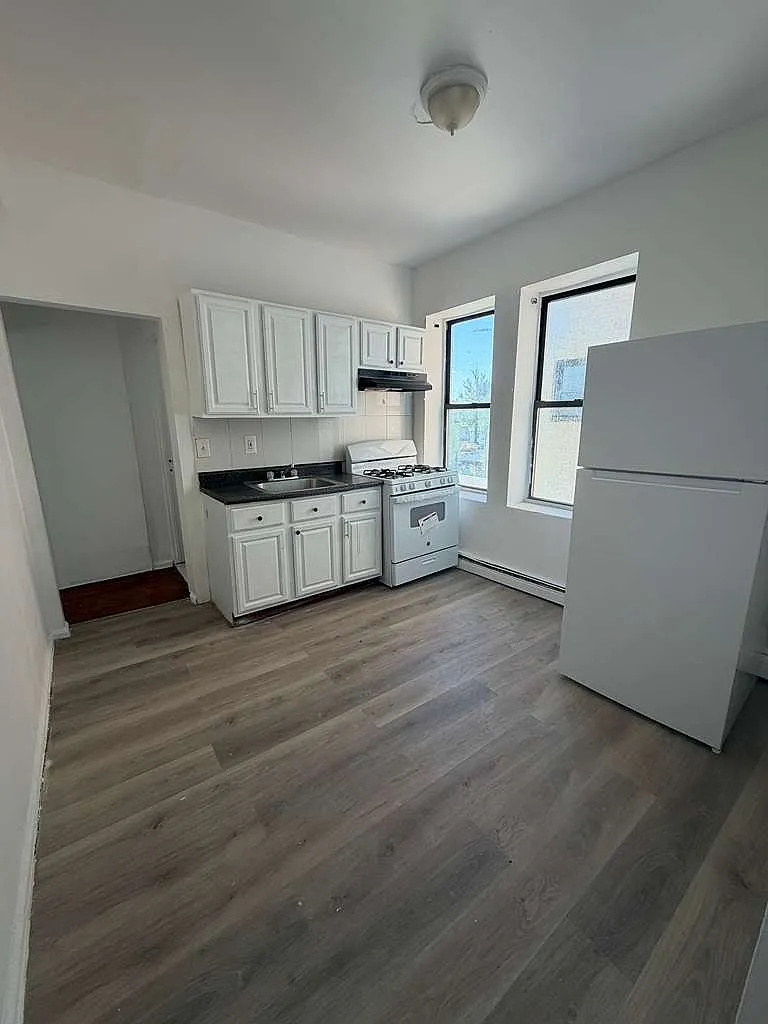 2 bed, 850 sqft, $1,900 — Photo 4