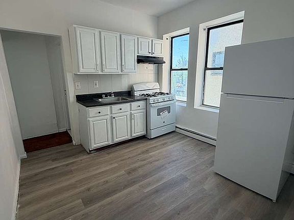 4th image of 210-212 Central Ave #3E