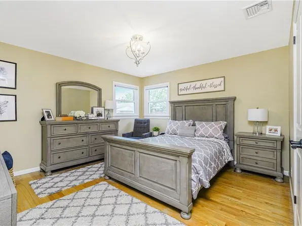 381 Burgher Avenue image 18 of 41