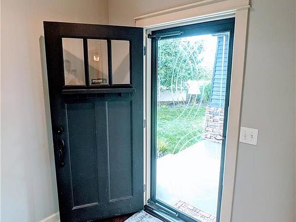 4th image of 1676 Southview Dr