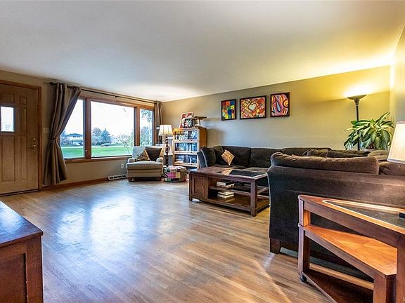 5th image of 238 N Creek Dr