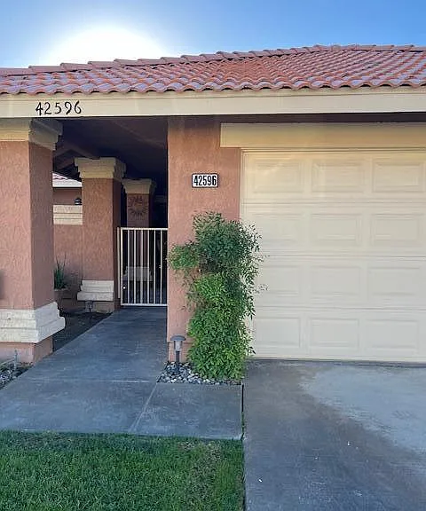 42596 Virginia Ave — Photo 2