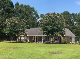 1216 Elks Lake Rd, Hattiesburg, MS 39401