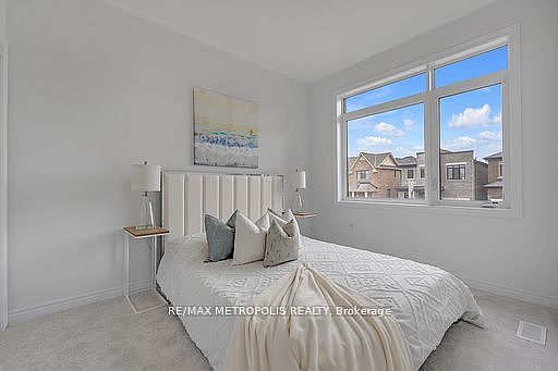 4th image of 2048 Chris Mason St