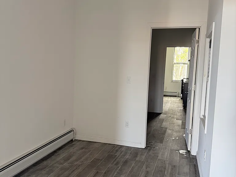 559 Hudson Ave #3R — Photo 11