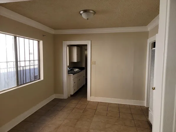 712 W 40th Pl, Los Angeles, CA 90037