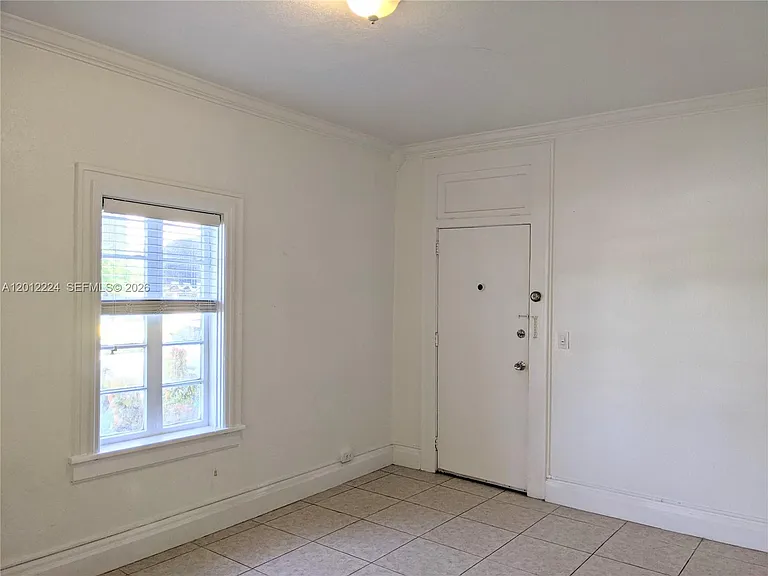 124 Mendoza Ave #1 — Photo 4