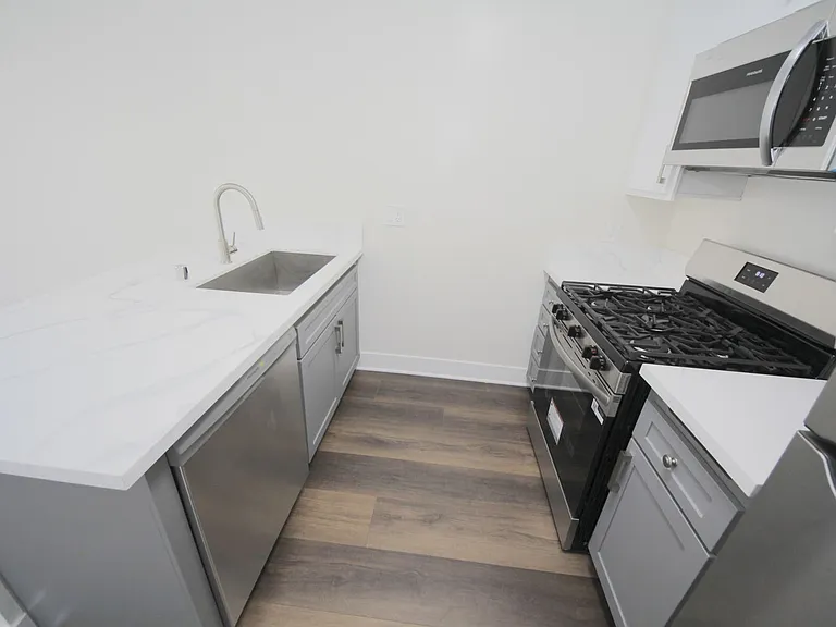 10615 Rose Ave — Photo 17