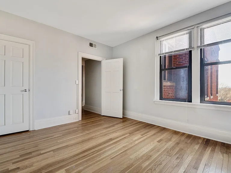 Fort Wood Apartments — Photo 27
