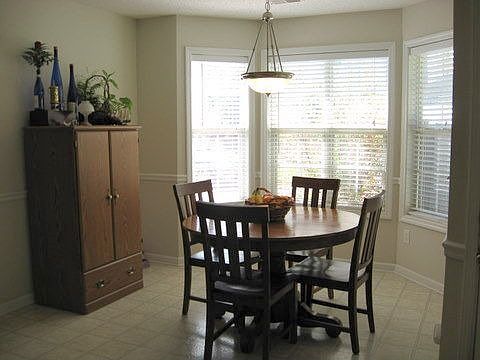 Breakfast walks out to Screened Porch