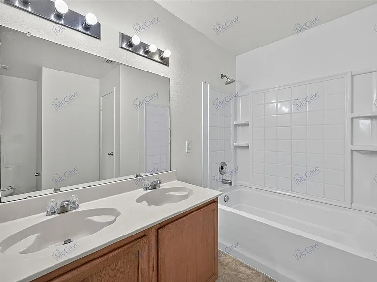 1608 Diamond Lake Trl — Photo 13