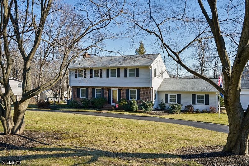 1st image of 25 Fawn Dr