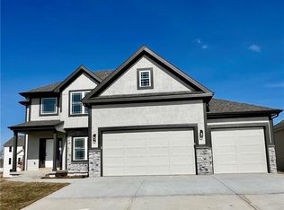 1929 Longview Dr, Liberty, MO 64068