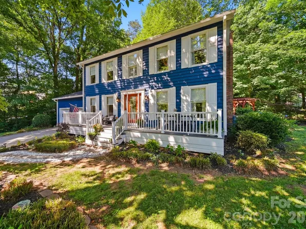 6089 Northlake Dr, Hickory, NC 28601