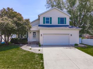 24 Drake Ct, Bloomington, IL 61704