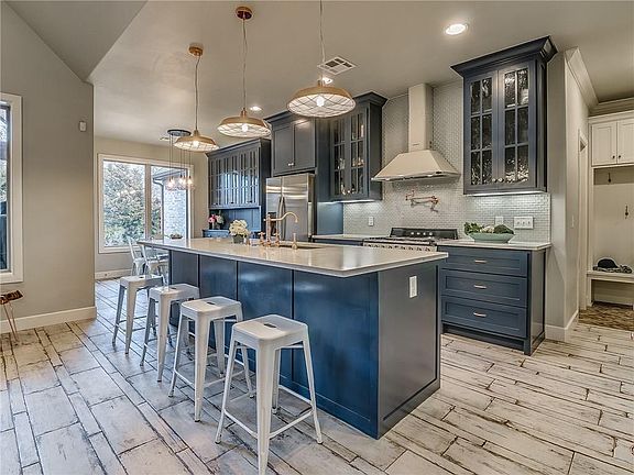 3rd image of 2116 Whitechapel Cir