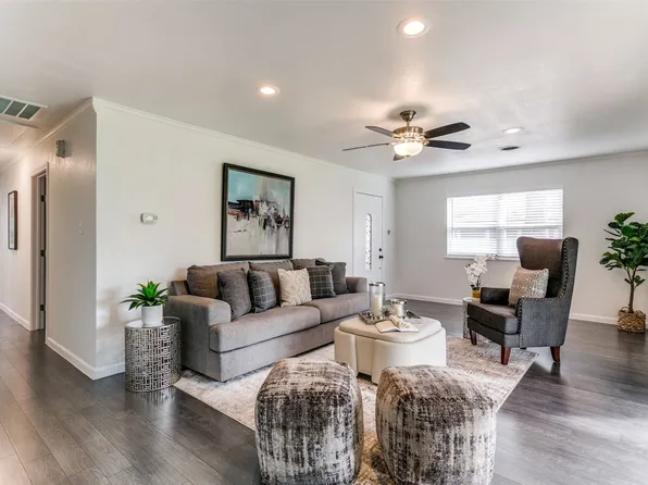 621 Pickett St, Lewisville, TX 75057