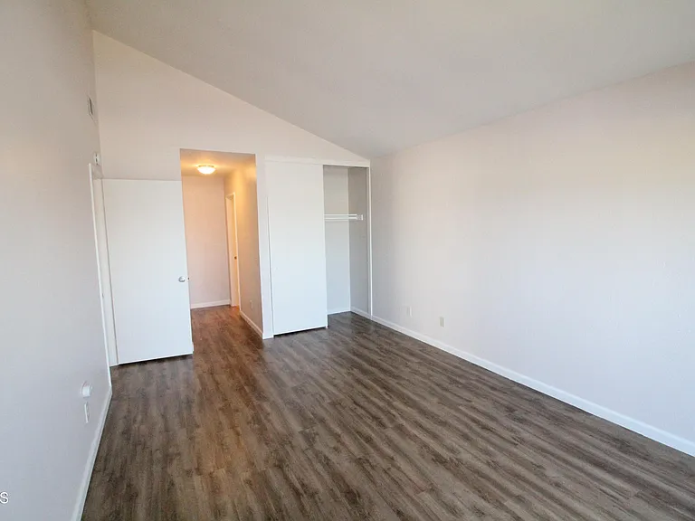936 Belmont Ave — Photo 43