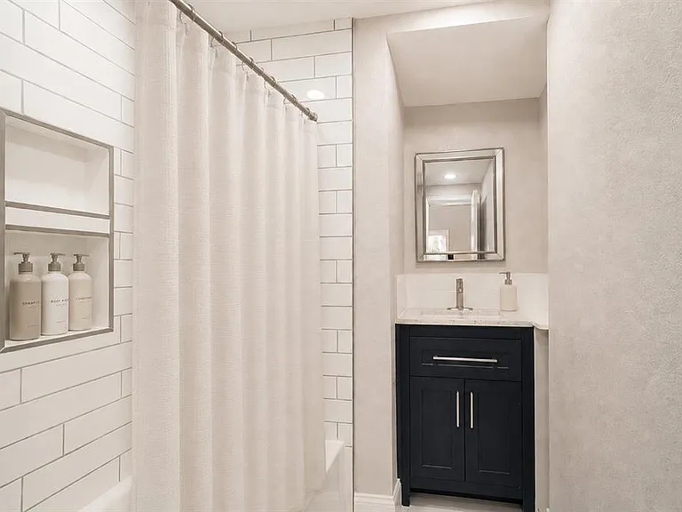 437 N Shine Ave — Photo 21