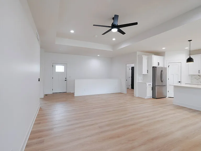 8620 S 50th Ct — Photo 5