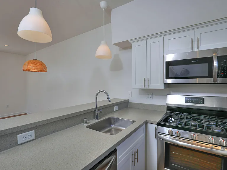 322 W Micheltorena St #D — Photo 6