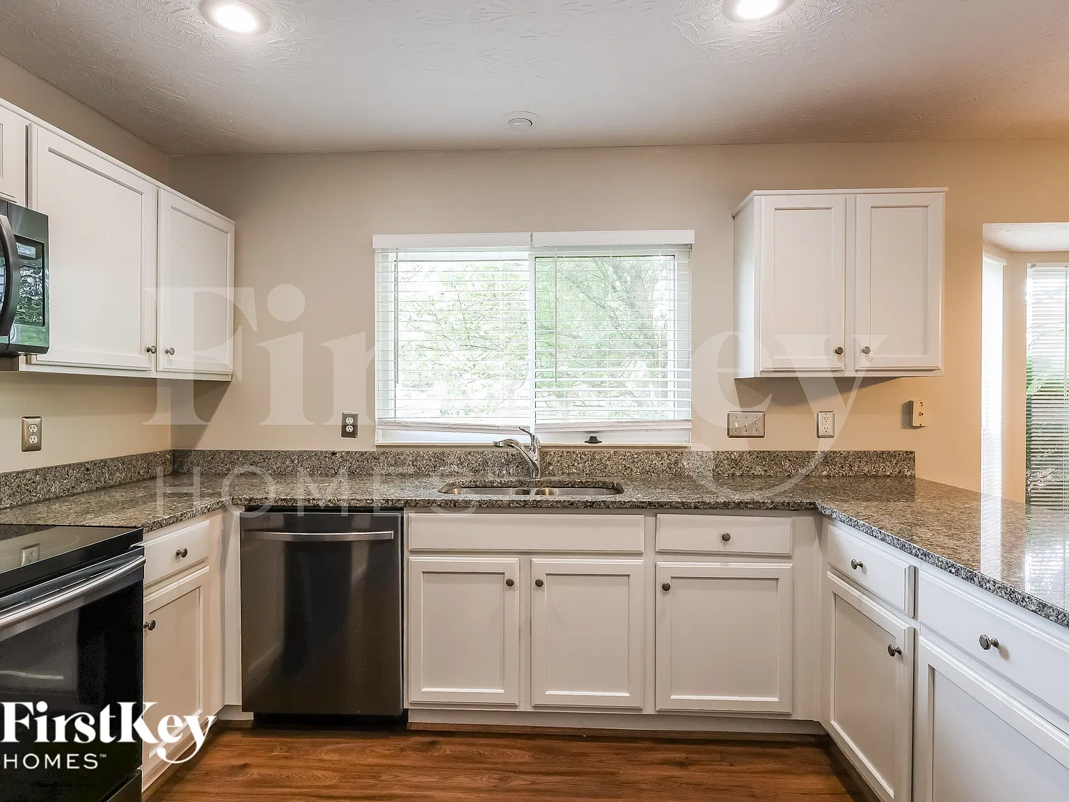 4 bed, 2.5 bath, 2686 sqft, $2,760 — Photo 4