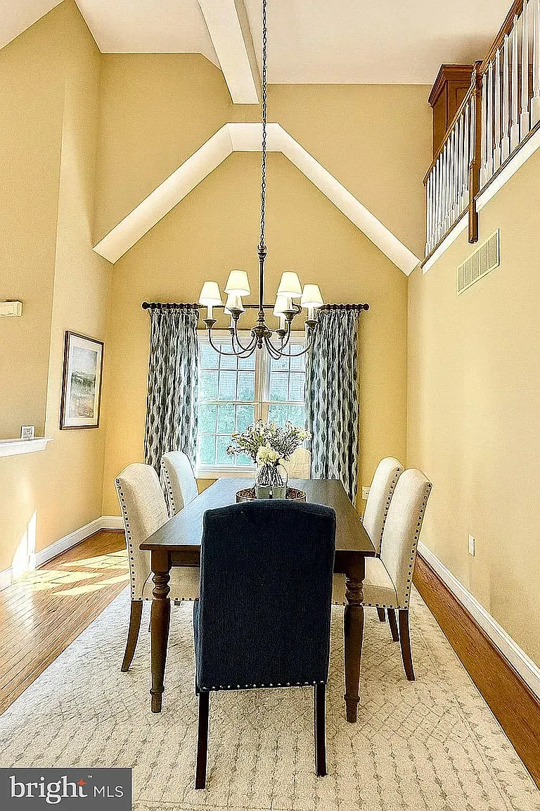 8 Collins Mill Ct — Photo 4