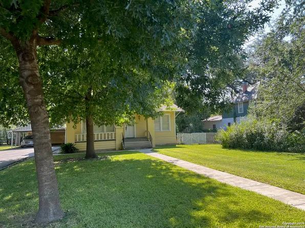 422 N Park, Uvalde, TX 78801