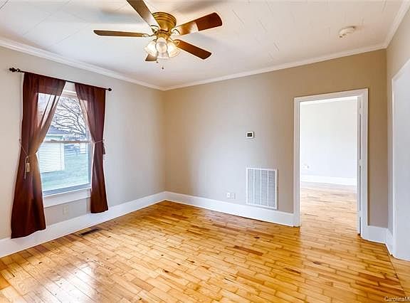 3rd image of 1541 Perfection Ave