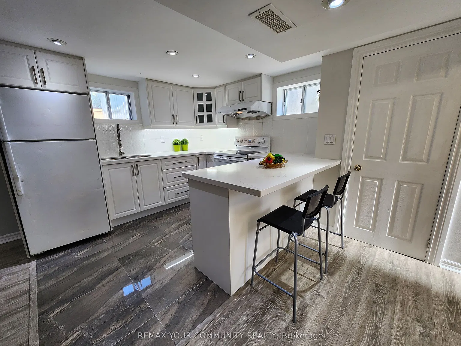 2 bed, $2,000 — Photo 2