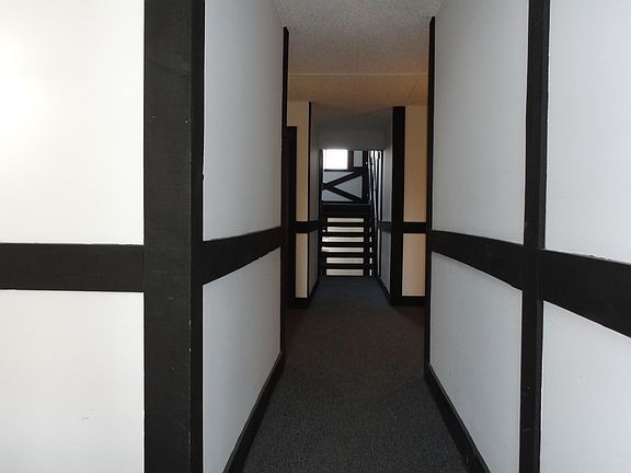 3rd image of 13651 Lamon Ave APT B8