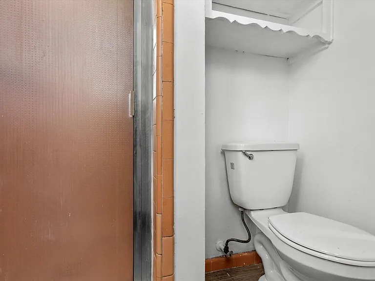 1032 S Redondo Blvd — Photo 9