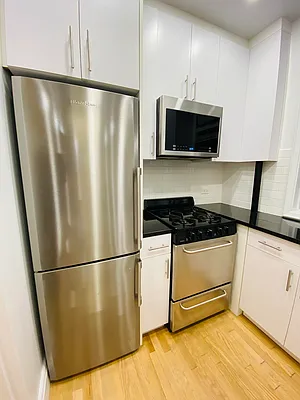 Rented by Metropolis Real Estate of Manhattan | media 6