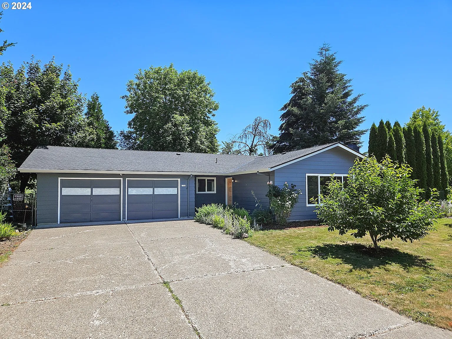 1704 Leon Dr photo 1
