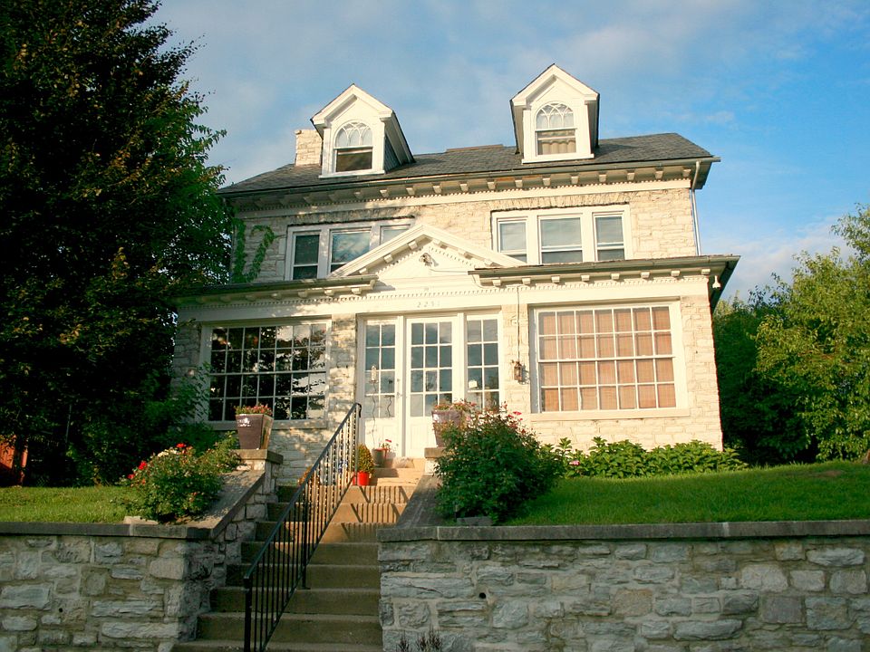 1920 limestone 3-unit front.