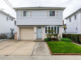 9460 218th St, Queens Village, NY 11428