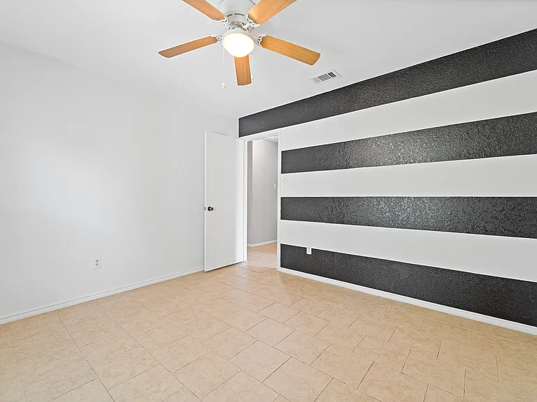 303 Carly Dr — Photo 19