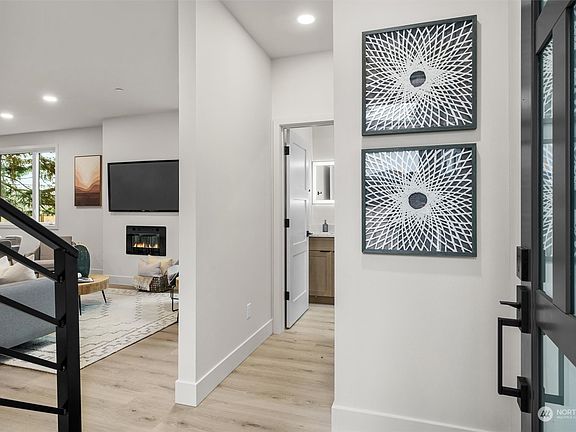 4th image of 10831 104th Avenue NE
