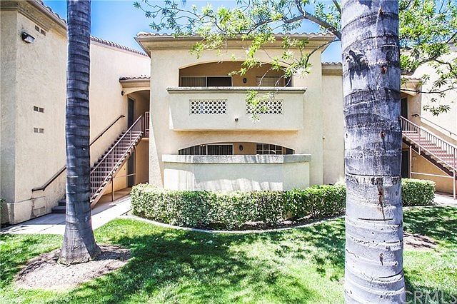Lovely 1st level condo with a private patio