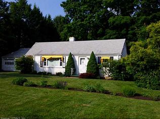 390 Bloomfield Ave, West Hartford, CT 06117